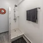 Hotel Milos