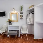 Milos Hotel *