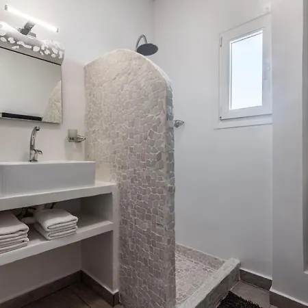 Milos Adamantas (Milos)