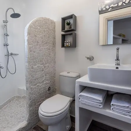 Milos Hotel *