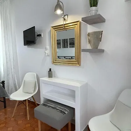 Hotel Milos *