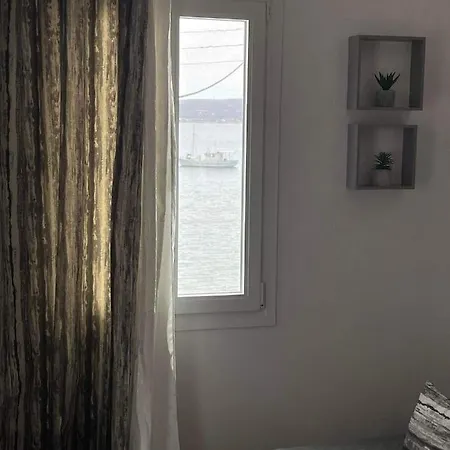 Milos Hotel *