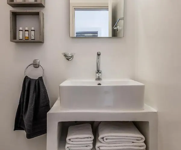 Milos * Adamantas (Milos)