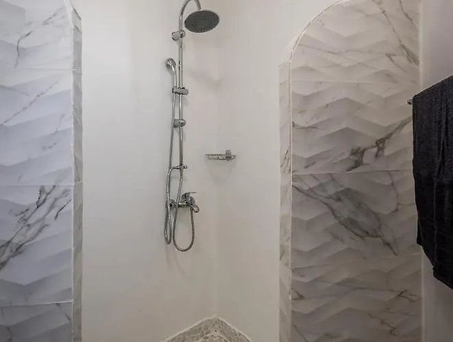 Milos * Adamantas (Milos)