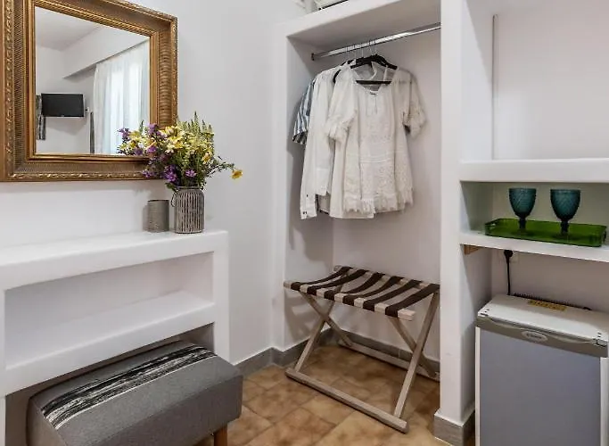 Milos * Adamantas (Milos)